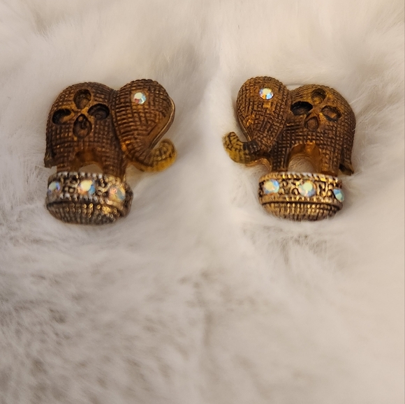 Elephant with Crystals earrings - Picture 2 of 4